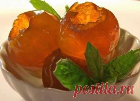 Прозрачное варенье из яблок - такое вкусное и красивое.

яблоки 1 кг
сахар 1кг - 1кг 200гр

-удалить сердцевины яблок

-засыпать сахаром и оставить на 10-12 часов
Яблоки с сахаром должны постоять какое-то время, чтобы выделился сироп. Удобнее всего нарезать яблоки вечером, к утру они уже будут в яблочно–сахарном сиропе.

-дальше варить варенье из яблок на медленном огне, постоянно помешивая.

Закипело, выключить его и оставить остывать и пропитываться сиропчиком. Только та...