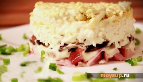 Салат с копченой курицей и плавленым сыром «Невеста»