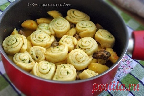 Какая же это вкуснятина. Никогда раньше даже не слышала про нудлии 


А, оказывается, в инете столько много разных способов приготовления этого блюда!









 
Я взяла немного от одних, немного от других и получился такой вот вариант…
Понадобится:
говядина — 500 г …