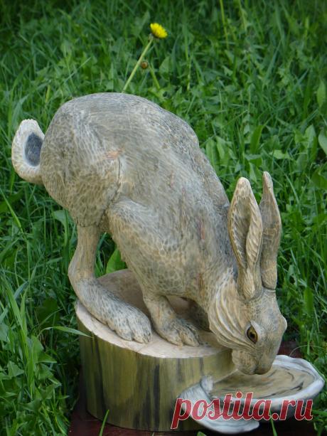 Скульптура Пьющий зайчик находится в коллекции автора. Максимальный размер 42 см. Выставлена на продажу. Цена 200000 руб.