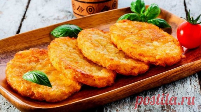 Драники — рецепты приготовления картофельных драников Драники —одно из вкуснейших блюд из картошки, могут быть с различными надбавками. Драники с фаршем, овсянкой, кабачками, сыром, грибами. Разбирайте, вкусно!