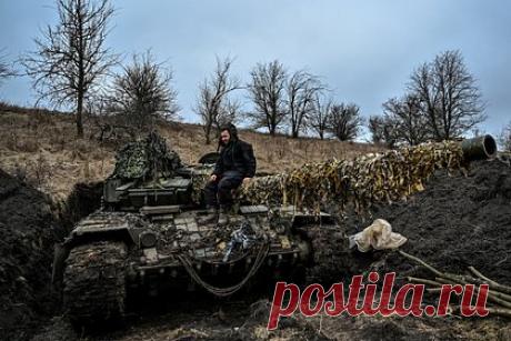 В Госдуме оценили шансы возможного контрнаступления ВСУ. Наступление Вооруженных сил Украины (ВСУ) возможно, но оно станет «последним издыханием» президента республики Владимира Зеленского. Так шансы и успех контратак ВСУ оценил заместитель председателя комитета Госдумы по обороне Юрий Швыткин. Он также напомнил о поступающей Киеву от Запада помощи.