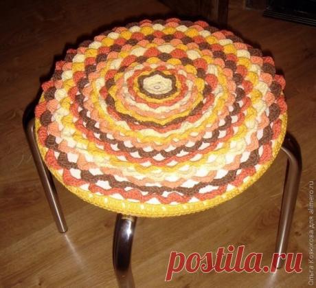 Вязаный чехол для табуретки