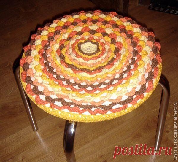 Вязаный чехол для табуретки