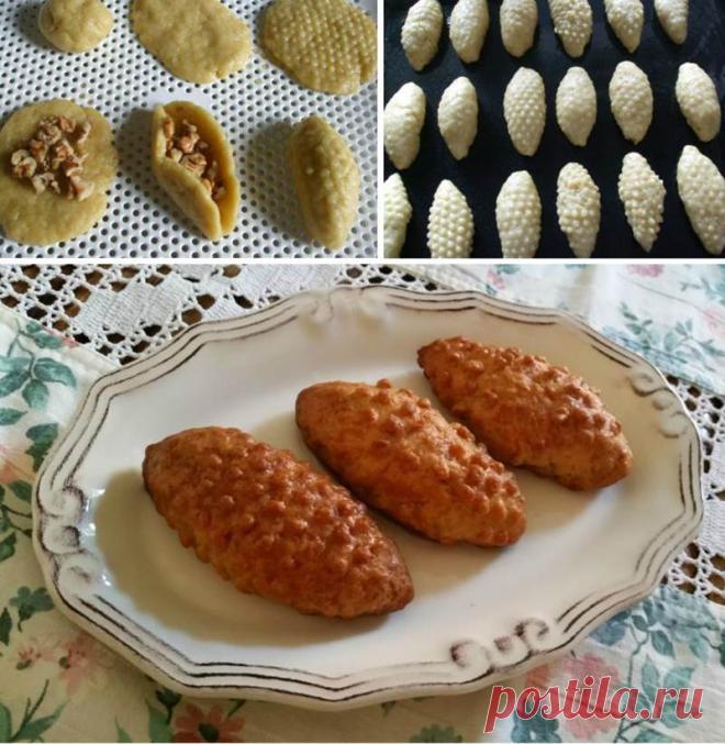 Kalburabastı Kalburabastı bayramla özdeşleşmiş bir tatlıdır. Eskiden yapımında küllü su kullanılan, kalbura bastırılarak şekil verildiği için böyle anılan bu tatlı artık kül ve kalbur pek bulunmasa da halen yapılmakta ve bayram sofralarında yer almaktadır. Ege bölges...