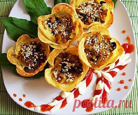 Смотрите здесь рецепт картофельных цветочков с начинкой. Невероятно красиво и просто!