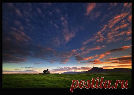 Вот и пробился росточек, и расцвёл одуванчик-цветочек. В тепле и свете он радостью лучился, в темноте и холоде — в себе таился, ну, а когда он отцветал —
на небо белым пухом улетал… 
Вот так и мы: цветём, грустим, смеёмся… уходим, но, видоизменившись, через некоторое время, вновь вернёмся; чтобы цвести, смеяться и грустить, — 
да, просто-напросто, земною жизнью жить!