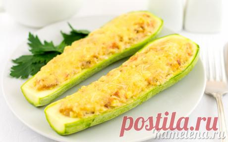 Кабачки, фаршированные беконом и луком