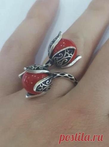 Кольцо. Женское кольцо. Коралл. Серебро. Чернение.