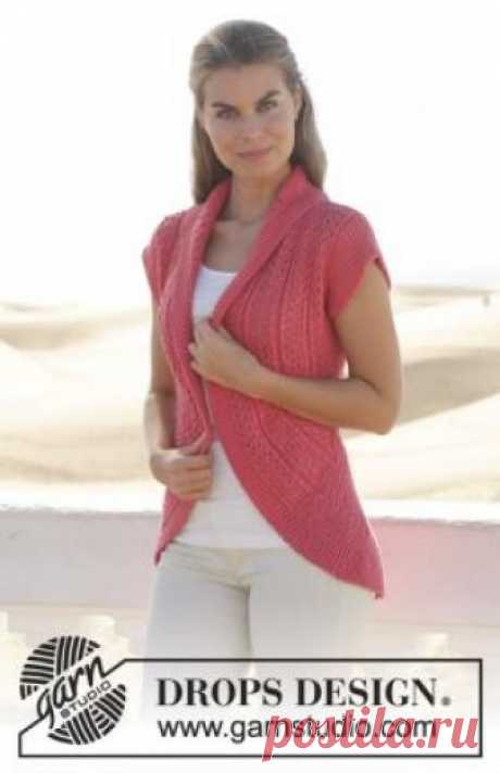 Жилет вязаный спицами ажурным узором Необычный жилет спицами для женщин, выполненный из хлопковой пряжи нежно-кораллового цвета. Вязание жилета спицами по приведенному описанию позволит...