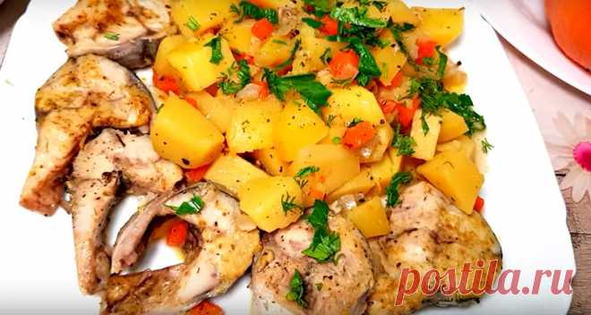 Скумбрия с овощами в мультиварке: из простых продуктов Скумбрия с овощами, приготовленная в мультиварке – это очень вкусное и ароматное блюдо, которое любят взрослые и дети. Хозяйки его тоже полюбят: минимум усилий, минимум продуктов – и максимум вкуса. Подаем на стол в горячем виде – и наслаждаемся.