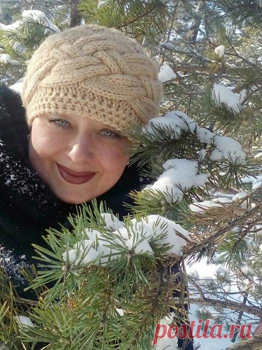 Очаровательная шапочка спицами!