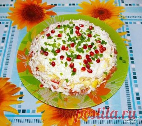 Салат &quot;Флагман&quot; 
https://povar.ru/recipes/salat_flagman-17965.html

Салат &quot;Флагман&quot; - пошаговый кулинарный рецепт на Повар.ру
Яркий, очень сытный и вкусный слоеный салат &quot;Флагман&quot;, который можно приготовить на праздник.