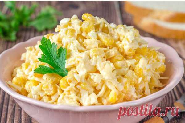 Салат с кукурузой, сыром и яйцами - Кулинарная страница

Салат с кукурузой, сыром и яйцами — это максимально быстрое, простое и вкусное блюдо. Удачное сочетание недорогих продуктов, подкрепленное простейшим способом приготовления. У этого салатика есть все шансы стать одним из ваших любимчиков.