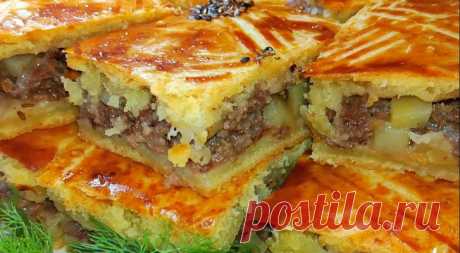 200 граммов фарша, кефир и картофель: мясной пирог разбирают за минуты
