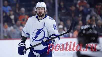Дебютный гол Кузнецова, пять очков Кучерова и рекордная победа Самсонова: россияне не сбавляют оборотов в регулярке НХЛ. Никита Кучеров записал на свой счёт гол и четыре ассиста в матче регулярного чемпионата НХЛ и сократил отставание от Натана Маккиннона в гонке бомбардиров до трёх очков. Евгений Кузнецов забросил дебютную шайбу за «Каролину» и был признан первой звездой встречи с «Флоридой». Илья Самсонов в игре с «Филадельфией» повторил рекорд «Торонто» по количеству выездных побед подряд,…