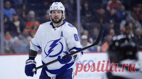 Дебютный гол Кузнецова, пять очков Кучерова и рекордная победа Самсонова: россияне не сбавляют оборотов в регулярке НХЛ. Никита Кучеров записал на свой счёт гол и четыре ассиста в матче регулярного чемпионата НХЛ и сократил отставание от Натана Маккиннона в гонке бомбардиров до трёх очков. Евгений Кузнецов забросил дебютную шайбу за «Каролину» и был признан первой звездой встречи с «Флоридой». Илья Самсонов в игре с «Филадельфией» повторил рекорд «Торонто» по количеству выездных побед подряд,…