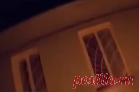 SHOT: худрук пермского ансамбля поджег военкомат бутылкой из-под пива. Поджигателя оперативно задержал местный участковый.