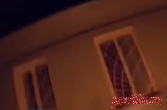 SHOT: худрук пермского ансамбля поджег военкомат бутылкой из-под пива. Поджигателя оперативно задержал местный участковый.