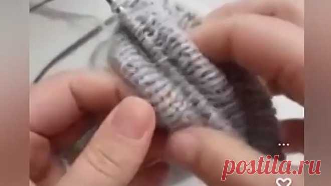 Бабушка вяжет