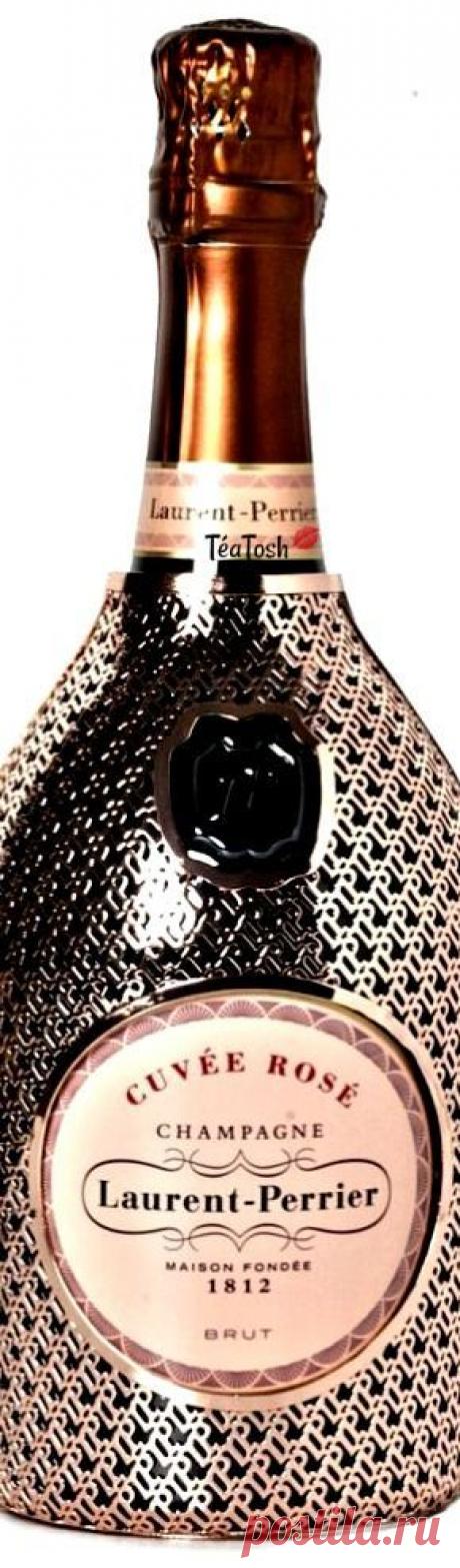 teatosh:
“❈Téa Tosh❈ Champagne Laurent-Perrier is delighted to launch a limited-edition luxury robe for its esteemed Cuvée Rosé, just in time for the festive season. #LaurentPerrier #Champs #teatosh
”