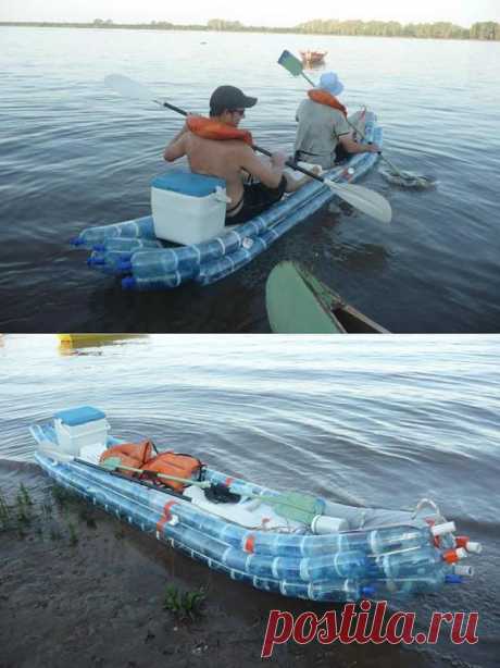 Лодка из пластиковых бутылок.