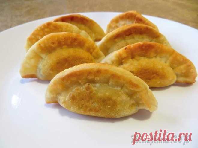 Манду - корейские пирожки Это надо готовить! Очень вкусно получилось, тесто отличное! А начинка, просто песня! Два вида мяса, тонкий привкус чеснока, сочность от грибов и лука! Обязательно попробуйте корейские пирожки - манду!...