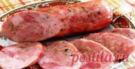 Вкусная и нежная рубленая колбаса в домашних условиях. Прекрасная замена покупным колбасам Если вы не любите домашнюю колбасу с салом, этот рецепт для вас: колбаса сама по себе будет очень нежной и сочной, совсем не сухой, с яркими пряными нотками и домашним […]