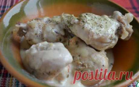 Куриные бедрышки под сырным соусом