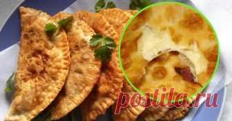 Вкуснейшие лепешки с начинкой, которые сделать проще простого Эти лепешки можно готовить с сыром, а можно с творогом, с яблоками, с фаршем. Секрет в замечательном тесте. Тесто тоненькое, хрустящее, не рвется. Начинку можно положить самую сочную — сок останется внутри и не вытекает...