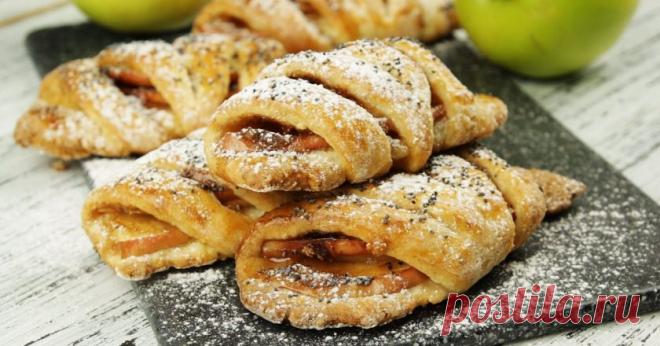 Конвертики с яблоками яблоками Выпечка из творожного теста всё-таки полезнее, чем обычная. Творог — кисломолочный продукт, который необходимо употреблять и детям, и взрослым, а в рационе пожилых людей он должен присутствовать обязательно...