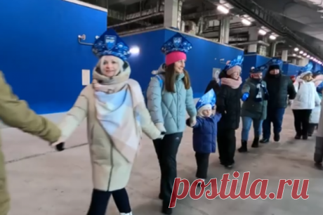 Жители Нижнего Новгорода установили мировой рекорд по хороводу в кокошниках. Фанаты «Пари НН» провели акцию на стадионе футбольного клуба.