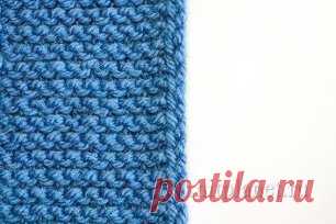 Утолщенный боковой край. Двойная кромочная петля 
 
Предлагаем вашему вниманию урок по вязанию утолщенного бокового края спицами. Этот красивый способ оформления боковой кромки используется незаслуженно редко. Между тем, посмотрите, какой интересный, трехмерный эффект получается. Эта кромка хорошо сочетается с плотными узорами, например платочной вязкой. В меру эластична, и хорошо держит край. Прекрасно подходит для оформления планок. 
 
Итак приступим. 
 
Для вязания этой кромки нужно две петли