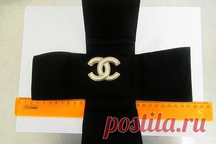 Мужчина вернулся в Россию с чемоданом роскошной одежды и лишился ее на таможне. Сотрудники аэропорта Пулково в Санкт-Петербурге лишили вернувшегося из Дубая пассажира предметов роскоши, которые он пытался провезти в багаже. Задержанный рассказал, что купил вещи в ОАЭ для личного пользования, однако не поинтересовался правилами перевоза товаров через границу.