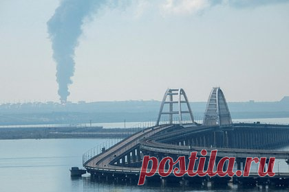 Крымский мост перекрыли после сообщений о попытке атаки