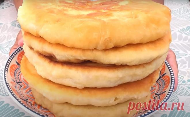 Так готовила моя мама. Лепешки на кефире из 60-х годов: рецепт на кефире Лепешки на кефире — это простое и вкусное блюдо, которое обладает множеством вариаций и может стать отличным дополнением к любому столу. Кефир, являясь естественным источником пробиотиков, не только улучшает пищеварение, но и придает тесту особую легкость и воздушность. Такие лепешки легко готовить и они прекрасно подойдут как к основным блюдам, так и в качестве самостоятельной […]