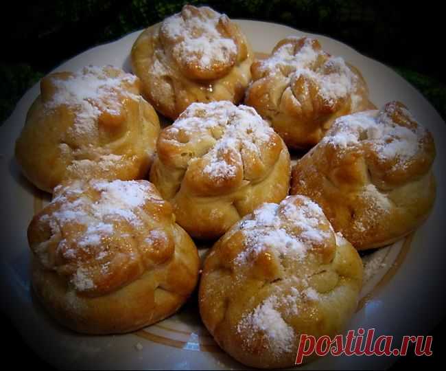 Пугья глика (Сладкие греческие пирожки с орехами)