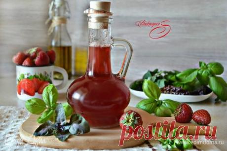 Уксус из клубники. Ингредиенты: клубника, яблочный уксус, сахар