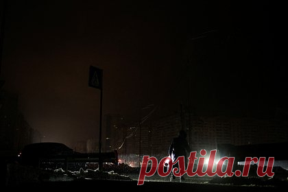 В Киеве и области пропало электроснабжение. В Киеве и Киевской области пропало электроснабжение. об этом сообщает канал ТСН. Блэкауту предшествовало объявление в регионе воздушной тревоги. Не исключен вариант, что электричество отключили превентивно. Ранее 9 марта мэр украинской столицы Виталий Кличко сообщил о взрывах в Киеве.