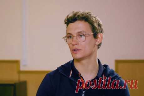 Никита Кологривый рассказал, что муж его матери служит в ВСУ. По словам актера, он находится «как бы меж огней».
