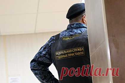 Задушившую новорожденного россиянку суд приговорил к принудительным работам. Горномарийский районный суд в Марий Эл приговорил к 1,5 года принудительных работ 43-летнюю многодетную мать за убийство младенца. Россиянка признана виновной по статье 106 УК РФ («Убийство матерью новорожденного ребенка»). В конце 22 октября женщина родила дома малыша и задушила его.