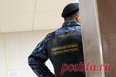 Задушившую новорожденного россиянку суд приговорил к принудительным работам. Горномарийский районный суд в Марий Эл приговорил к 1,5 года принудительных работ 43-летнюю многодетную мать за убийство младенца. Россиянка признана виновной по статье 106 УК РФ («Убийство матерью новорожденного ребенка»). В конце 22 октября женщина родила дома малыша и задушила его.