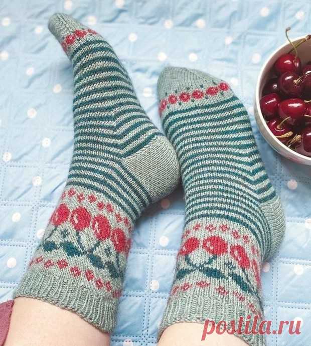 Носки спицами жаккардовым узором