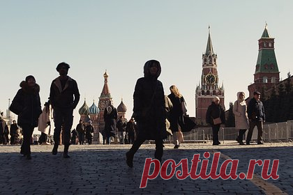 Названа дата одобрения нового пакета санкций ЕС против России. Новые санкции Европейского союза (ЕС) против России, скорее всего, будут одобрены в понедельник, 18 декабря. Об этом сообщает газета Financial Times со ссылкой на неназванного европейского дипломата. Он уточнил, что 26 стран союза уже подписали 12-й пакет санкций и в настоящее время «осталась формальность».