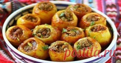 Картофель, фаршированный мясом! Спорим, вы никогда не пробовали?
Блюда для тех, кого вы любите.
Фаршированный картофель даже выглядит невероятно аппетитно - и это вы его еще не пробовали! Это прелестное и сытное блюдо мы нашли для вас.
Вот что вам понадобится:
1…