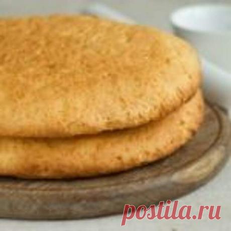 Бисквитные коржики - Мир кулинарии - медиаплатформа МирТесен Как это иногда бывает, приготовление обычного бисквита завершилось очень вкусными коржиками :). Приготовила все необходимые продукты для бисквита, а тут звонок от сына – первокурсника из Киева. Я думаю, мамы меня поймут, что мысли мои сразу же и перенеслись в славный город. Стою, взбиваю миксером и