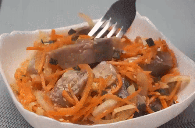 Удивительно вкусная селедка по корейски.