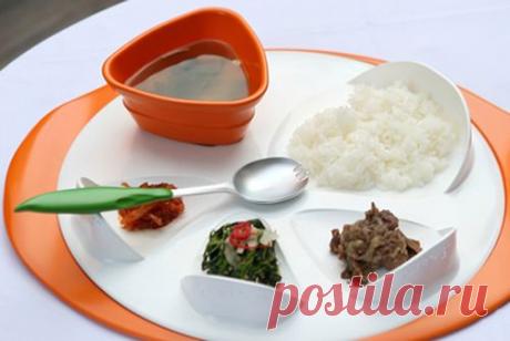 Ешьте меньше. Эксперименты, проведенные с лабораторными мышами и крысами показали, что особи, которым уменьшили рацион на треть, прожили почти в два раза дольше своих собратьев.