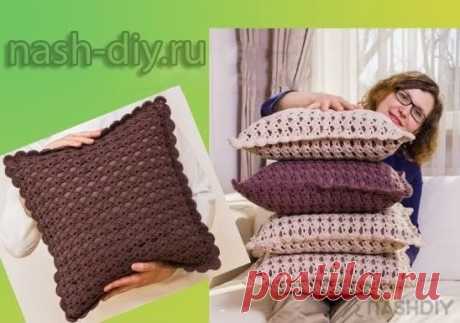 ВЯЗАНАЯ ПОДУШКА КРЮЧКОМ ДЛЯ ДЕКОРА,
описание: https://nash-diy.ru/vjazanie-dlja-doma/pledy-i-podushki/438-vjazanaja-podushka-krjuchkom-dlja-dekora.html