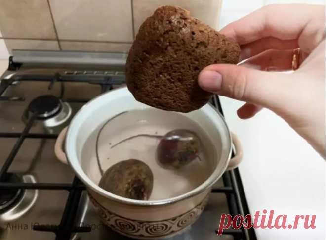 Увидела как сестра кладёт корочку хлеба в кастрюлю, когда варит свёклу: делюсь кулинарной хитростью